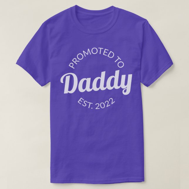 Befordrad till pappa Est 2022 I T Shirt (Design framsida)