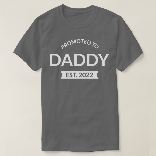 Befordrad till pappa Est 2022 II T Shirt (Design framsida)
