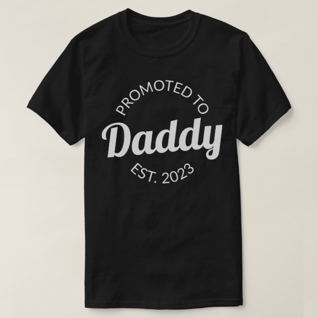 Befordrad till pappa Est 2023 I T Shirt (Design framsida)