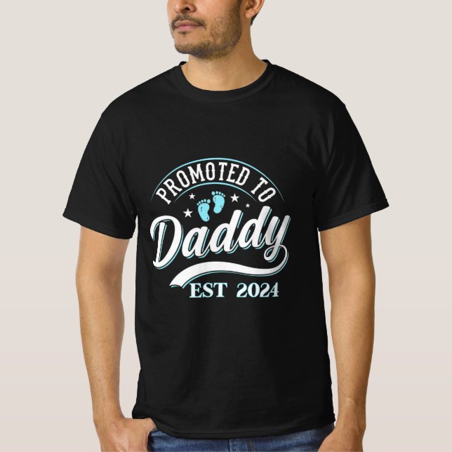 Befordrad till pappa est 2024 t shirt (Framsida)