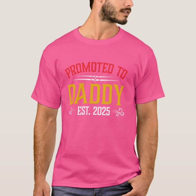 Befordrad till pappa Est 2025 snart för att bli ny T Shirt (Framsida)