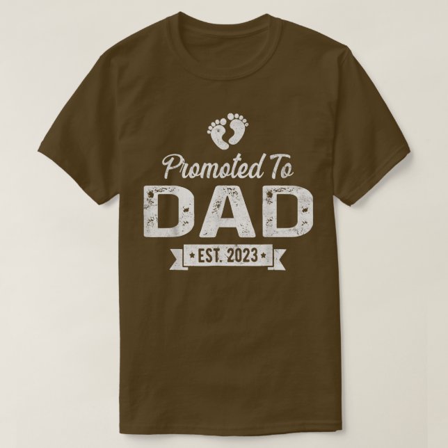 Befordrad till Pappa st 2023 snart till Pappa Far  T Shirt (Design framsida)