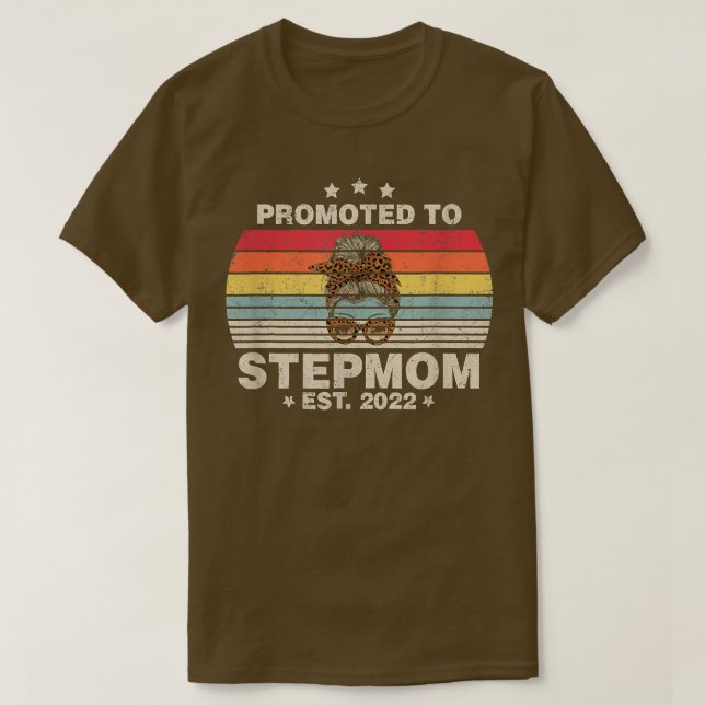 Befordrad till Stepmamma Est 2022 Women Retro Firs T Shirt (Design framsida)