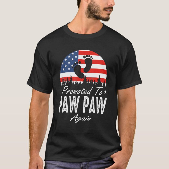 Befordrades till Tass Tass igen 2024 USA Flagga Pa T Shirt (Framsida)