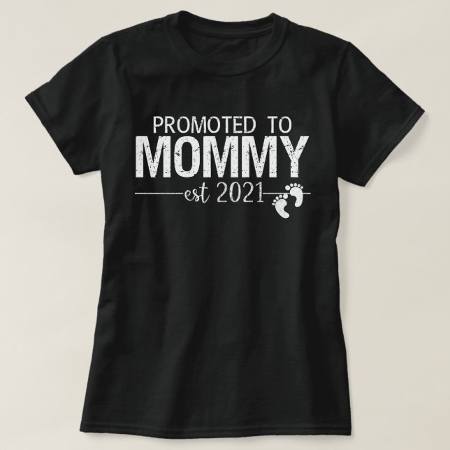 befordras till mamma est 2021 t shirt (Design framsida)