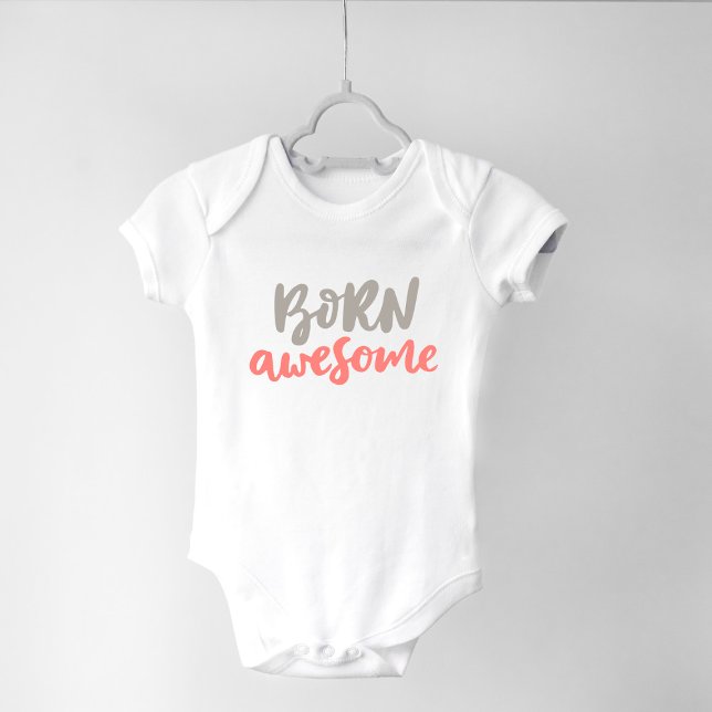 Begränsad Upplaga "Born Awesome" MOM Text T Shirt (Skapare uppladdad)