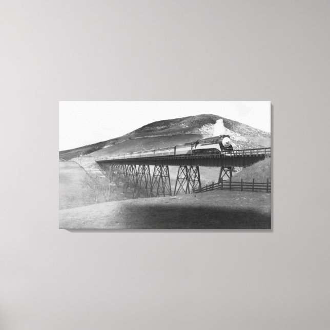 Begränsada järnvägen Daylight över Tressel Canvastryck (Framsida)