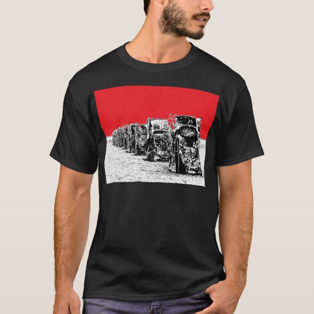 Begravde Cadillacs med röd himmel T Shirt (Framsida)