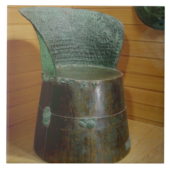 Begravnings- biskopsstol, Villanovan period, 1st Kakelplatta (Framsidan)