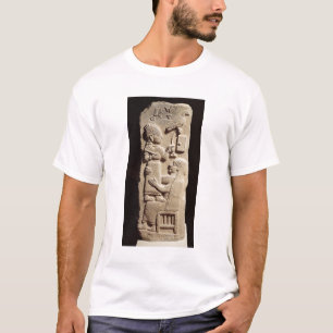 Begravnings- stele av scriben Tarhunpijas som är Tee Shirt