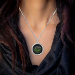 Behåll Konstigen Introvert, Geek, Nerd Silverpläterat Halsband<br><div class="desc">Välkomna till vår unika, handskrivna design, som är utformad med själviska, nördar, nördar och fri sprit i åtanke, "Stanna Konstig" firar individualitet med ett djärvt påstående. "Stanna" i ord står i skarp vit brev, medan "Konstig" dansar i pulserande grönt blomstrar, och tillför en liten bit stollig. Oavsett om du gillar...</div>