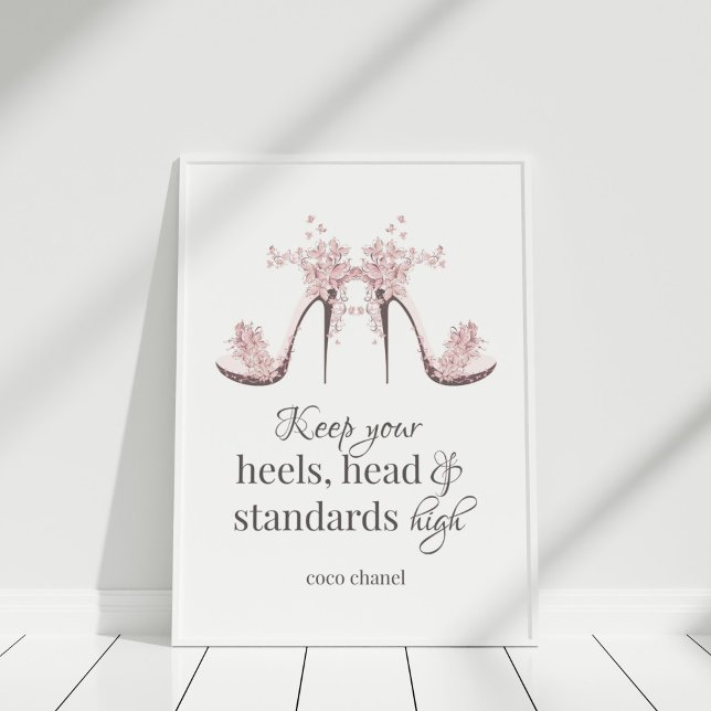 "Behålla din värme-, huvud- och standardnivå hög"  Poster ("Keep Your Heals, Head and Standards High" Poster in white frame against white wall.)