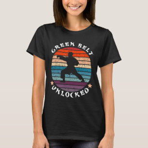 Behålla för upplåsta uppnådda resultat i Bälte på  T Shirt