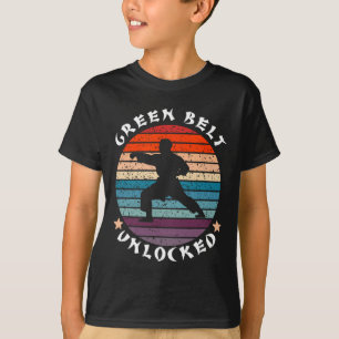 Behålla för upplåsta uppnådda resultat i Bälte på  T Shirt
