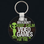 Behålla Lugn Alien Invasion Funny Gamers Keychain Nyckelring<br><div class="desc">En coola och en rolig,  grinig halvtonsnyckelkedja för gäk och spelare. Utomjordisk invasion? Behållans lugn. Videospel har förberett mig för det här. Det verkar som om åratal av spel och kamp mot landlevande varelser på extra inte har slösat trots allt. En underbar gåva till dina nervösa vänner.</div>