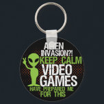 Behålla Lugn Alien Invasion Funny Gamers Keychain Nyckelring<br><div class="desc">En coola och en rolig,  grinig halvtonsnyckelkedja för gäk och spelare. Utomjordisk invasion? Behållans lugn. Videospel har förberett mig för det här. Det verkar som om åratal av spel och kamp mot landlevande varelser på extra inte har slösat trots allt. En underbar gåva till dina nervösa vänner.</div>