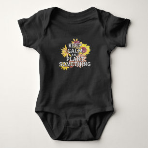 Behålla Lugn and Plant Nåt - Gardener T Shirt