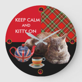 BEHÅLLA LUGN OCH KATTUNGE ON ,RED TARTAN TEA PARTY STOR KLOCKA