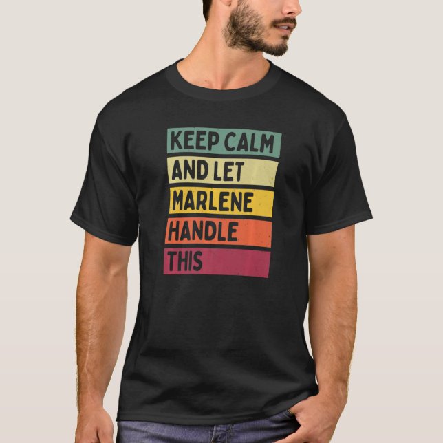 Behålla Lugn och låt Marlene hantera detta citatte T Shirt (Framsida)