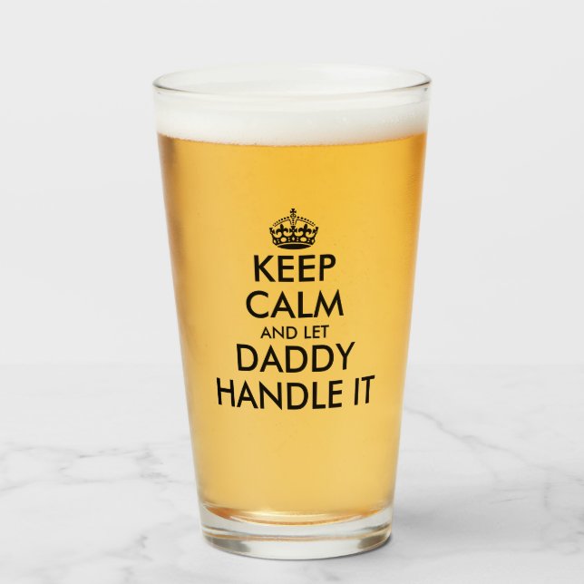 Behålla lugn och låt pappa hantera det roligt Fars Glaskopp (Framsida fylld)