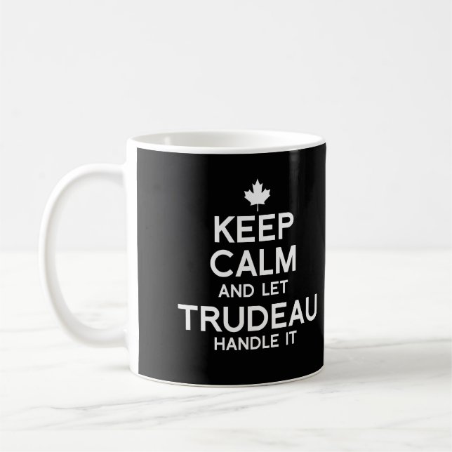Behålla Lugn och låt Trudeau hantera den - vit .pn Kaffemugg (Vänster)