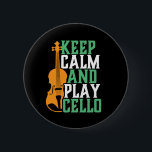 Behålla Lugn och Play Cello Funny Cellist Musician Knapp<br><div class="desc">Vintage retro orchestra Music fläkt design för dem som spelar strängmusikinstrument i ett musikband eller en symfoni. Coola klassiskt musikaliskt älskare för cellist, musiker och konstnär. Perfekt för musiklärare i cello, orkester fläkt och de som kärlek spelar cello eller bara kärlek musik. Underbar souvenir, julklapp och födelsedagspresent för familjer och...</div>