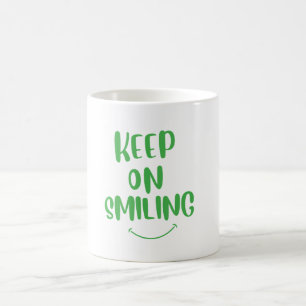 Behålla om leende kaffemugg