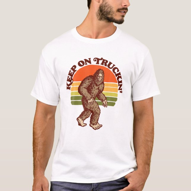 Behålla om Truckin 70 Bigfoot Retro Sasquatch T Shirt (Framsida)