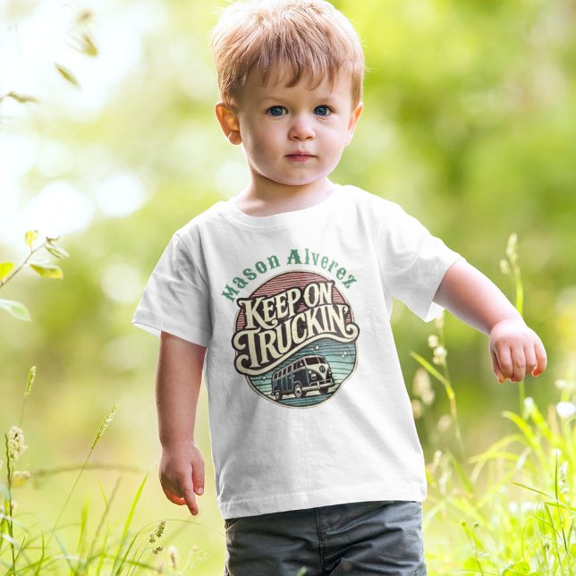 Behålla på Truckin Retro 60- Personligen T Shirt (Keep on truckin’ in groovy 60s style! A vintage tee for road trips, van life, and retro flair.)
