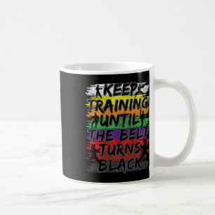Behålla till Bälte:s svarta Karate Gi Kaffemugg