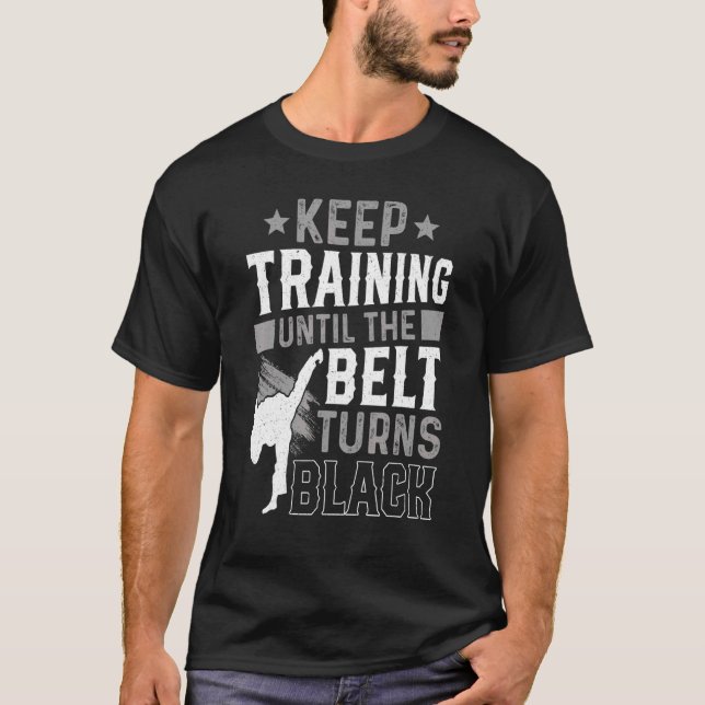 Behålla tills Bälte blir Svarta Karate Ju T Shirt (Framsida)