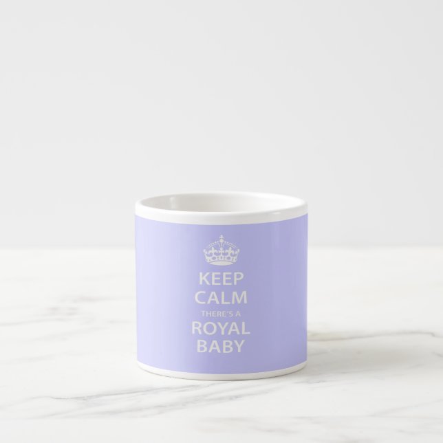 Behållalugn där är en kunglig baby espressomugg (Framsidan)