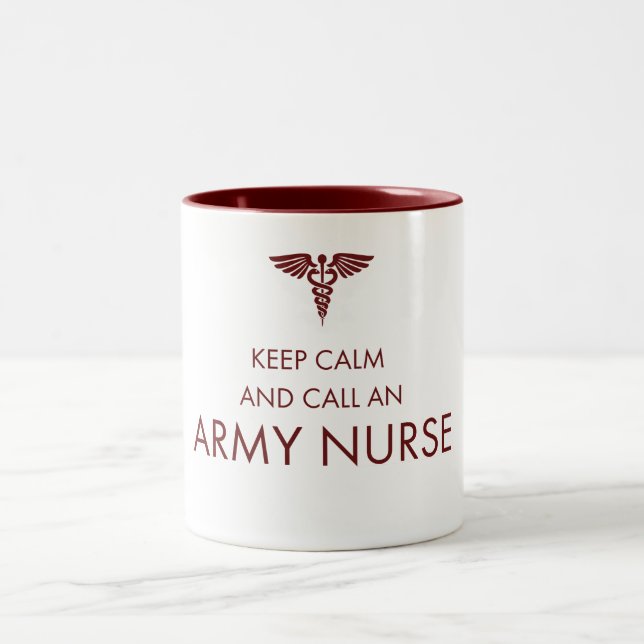 Behållalugn och appell och armésjuksköterska Två-Tonad mugg (Center)