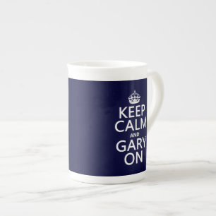 Behållalugn och Gary på (några färg) Benporslin Mugg