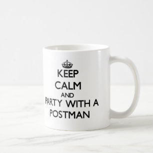Behållalugn och party med en brevbärare kaffemugg