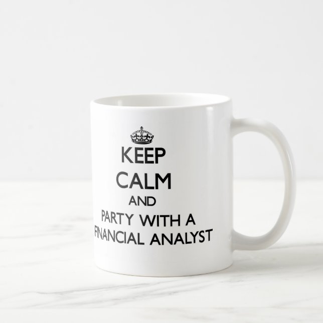 Behållalugn och party med en finansiell analytiker kaffemugg (Höger)
