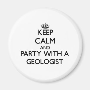 Behållalugn och party med en geolog magnet