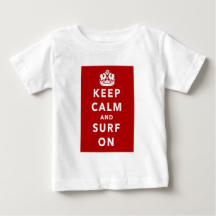 Behållalugn och surfa på tee shirt