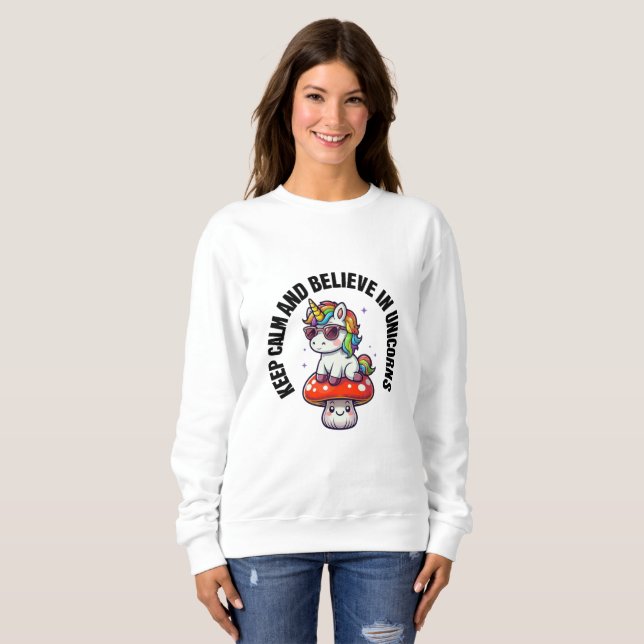 Behållans lugn och tro på unicorns-tröjan t shirt (Hel framsida)