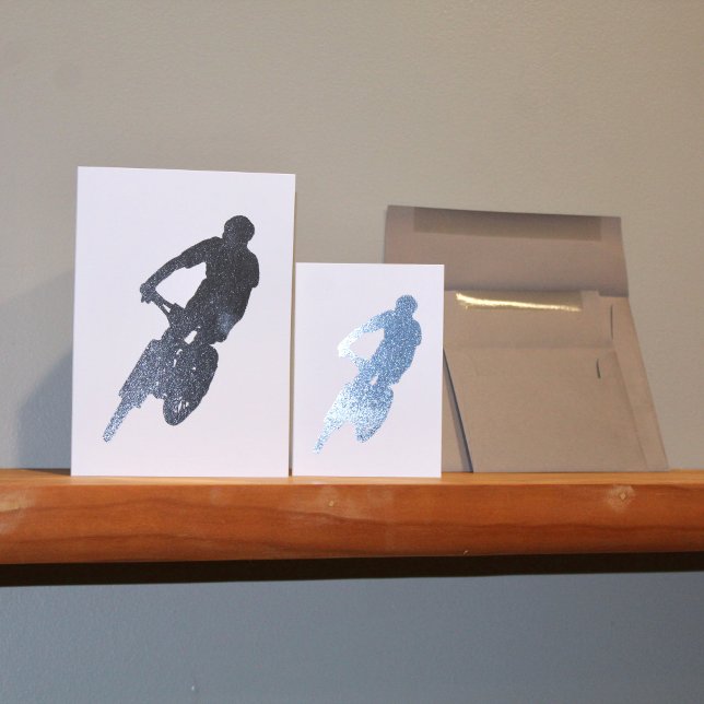 Behållare för biking silhouette folierat kort (Two sizes of Mountain Biking Silhouette foil cards.)