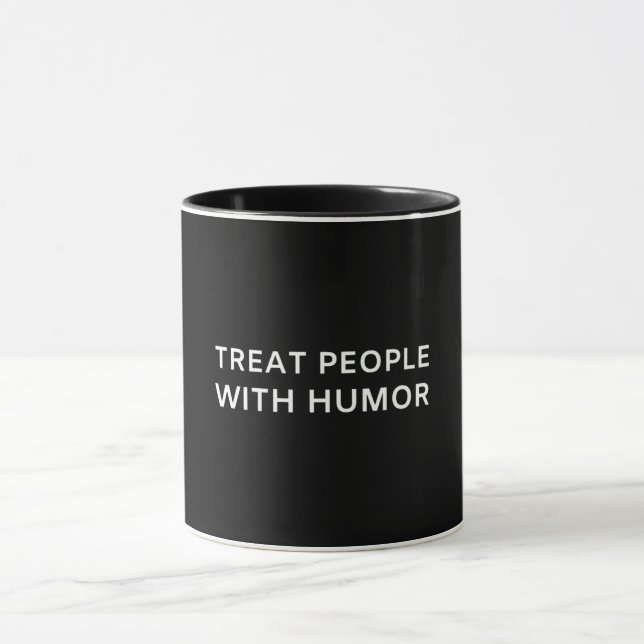 Behandla människor med Humor Women's Unisex Quote  Mugg (Center)
