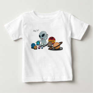 Behandla som ett barn "A" som leker w/Planets Tee