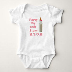 Behandla som ett barn bodysuiten med partyet på tee shirt