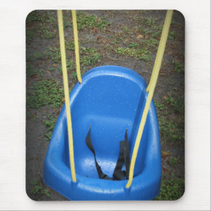 Behandla som ett barn gunga på swingset, blått m musmatta