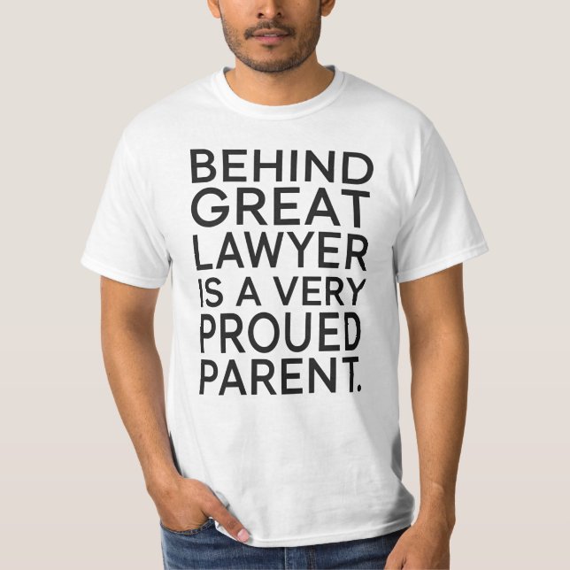 Behind a Great Lawyer Is a Very Proud Parent T Shirt (Framsida)