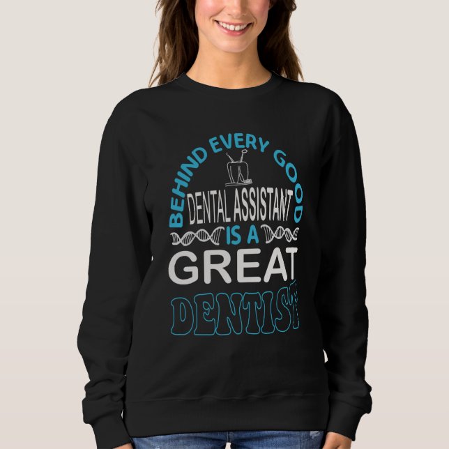Behind Every Good Dental Assistant Is A Great Dent T Shirt (Framsida)