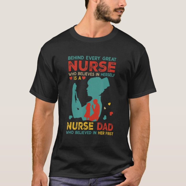 Behind Every Great Nurse Is Nurse Dad Believed In  T Shirt (Framsida)
