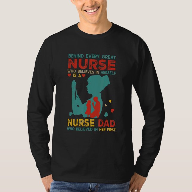Behind Every Great Nurse Is Nurse Dad Believed In  T Shirt (Framsida)