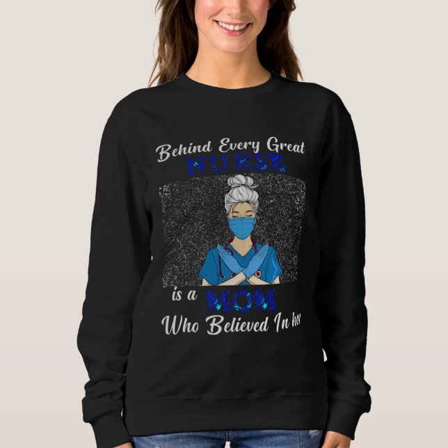 Behind Every Great Nurse Who Believes In Herself I T Shirt (Framsida)
