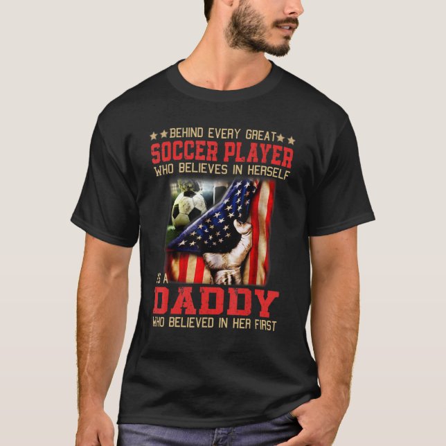 Behind every great SOCCER PLAYER who believes is a T Shirt (Framsida)